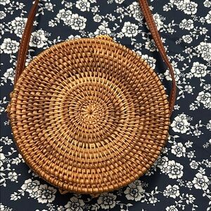 Elegant Woven Crossbody Bag in Tan